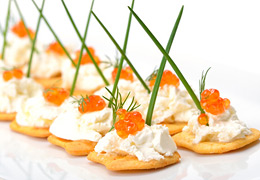 Dekorative Partysnacks mit Kaviar und Frischkäse © kab-vision - Fotolia.com Fingerfood - Partysnacks mit Kaviar und Frischkäse