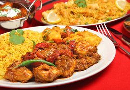 Indian Curry Meal © Joe Gough - Fotolia.com Indisches Curry - gedünstetes Fleisch mit Gemüse und Curryreis